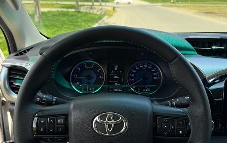 Toyota Hilux VIII, 2015 год, 3 349 000 рублей, 15 фотография