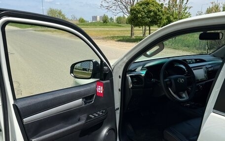 Toyota Hilux VIII, 2015 год, 3 349 000 рублей, 13 фотография