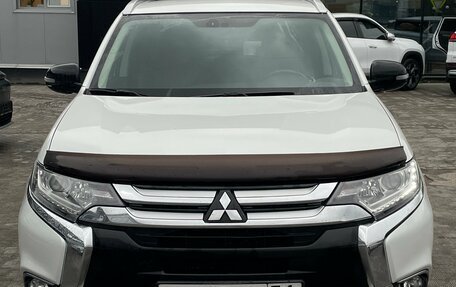 Mitsubishi Outlander III рестайлинг 3, 2017 год, 1 999 000 рублей, 2 фотография