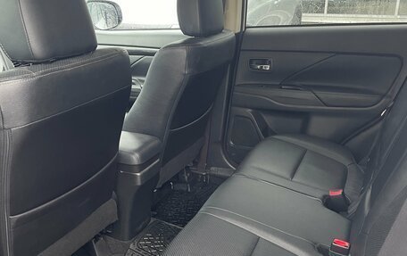 Mitsubishi Outlander III рестайлинг 3, 2017 год, 1 999 000 рублей, 14 фотография