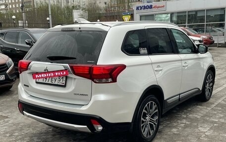 Mitsubishi Outlander III рестайлинг 3, 2017 год, 1 999 000 рублей, 4 фотография