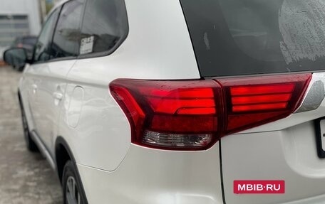 Mitsubishi Outlander III рестайлинг 3, 2017 год, 1 999 000 рублей, 9 фотография
