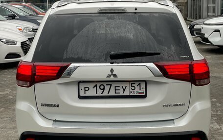 Mitsubishi Outlander III рестайлинг 3, 2017 год, 1 999 000 рублей, 5 фотография