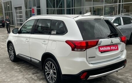 Mitsubishi Outlander III рестайлинг 3, 2017 год, 1 999 000 рублей, 6 фотография