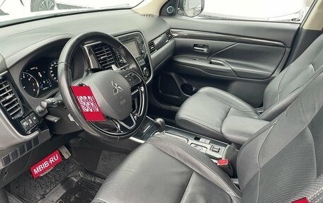 Mitsubishi Outlander III рестайлинг 3, 2017 год, 1 999 000 рублей, 10 фотография