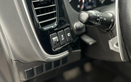 Mitsubishi Outlander III рестайлинг 3, 2017 год, 1 999 000 рублей, 23 фотография