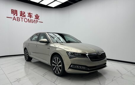 Skoda Superb III рестайлинг, 2022 год, 1 700 000 рублей, 2 фотография