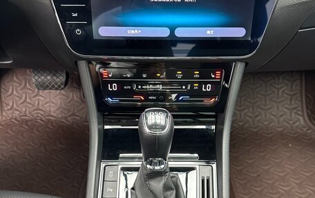 Skoda Superb III рестайлинг, 2022 год, 1 700 000 рублей, 14 фотография