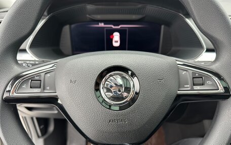 Skoda Superb III рестайлинг, 2022 год, 1 700 000 рублей, 13 фотография