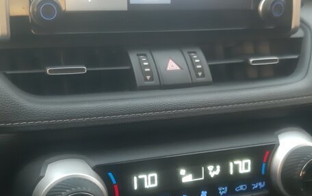 Toyota RAV4, 2020 год, 3 750 000 рублей, 26 фотография