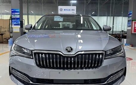 Skoda Superb III рестайлинг, 2026 год, 2 630 000 рублей, 2 фотография