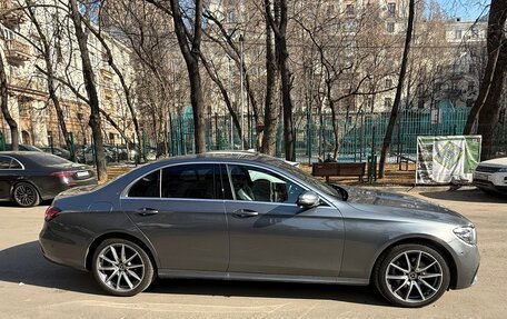 Mercedes-Benz E-Класс, 2021 год, 3 650 000 рублей, 4 фотография