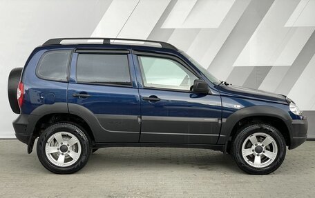 Chevrolet Niva I рестайлинг, 2018 год, 858 000 рублей, 5 фотография