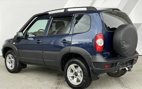 Chevrolet Niva I рестайлинг, 2018 год, 858 000 рублей, 10 фотография