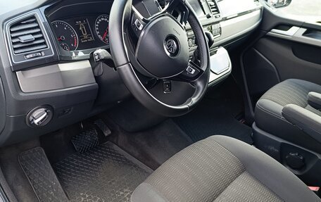 Volkswagen Multivan T6 рестайлинг, 2017 год, 4 100 000 рублей, 7 фотография