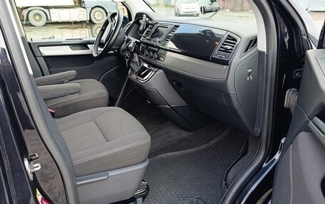Volkswagen Multivan T6 рестайлинг, 2017 год, 4 100 000 рублей, 6 фотография