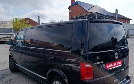 Volkswagen Multivan T6 рестайлинг, 2017 год, 4 100 000 рублей, 3 фотография