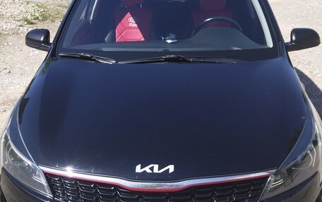 KIA Rio IV, 2021 год, 1 900 000 рублей, 1 фотография
