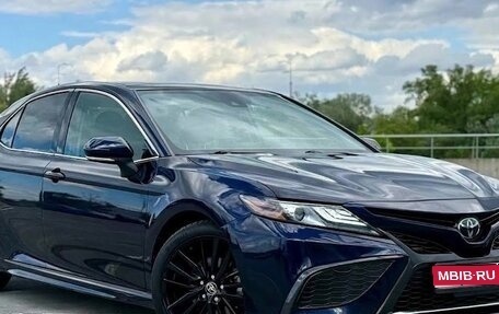 Toyota Camry, 2021 год, 1 975 000 рублей, 1 фотография