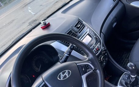 Hyundai Solaris II рестайлинг, 2011 год, 419 000 рублей, 10 фотография
