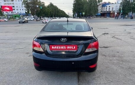 Hyundai Solaris II рестайлинг, 2011 год, 419 000 рублей, 5 фотография