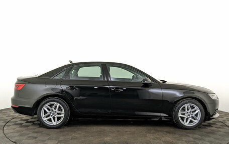 Audi A4, 2018 год, 2 800 000 рублей, 4 фотография