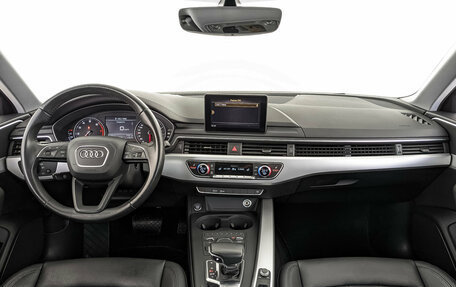 Audi A4, 2018 год, 2 800 000 рублей, 14 фотография