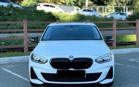 BMW 1 серия, 2022 год, 1 900 000 рублей, 1 фотография