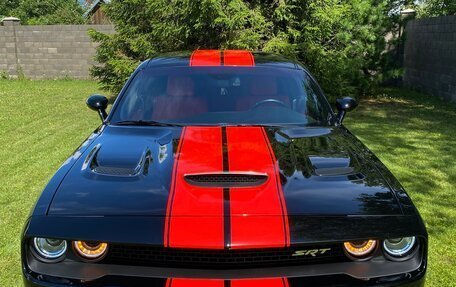 Dodge Challenger III рестайлинг 2, 2019 год, 3 500 000 рублей, 2 фотография