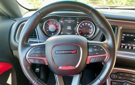 Dodge Challenger III рестайлинг 2, 2019 год, 3 500 000 рублей, 11 фотография
