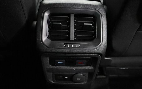 Volkswagen Tiguan II, 2019 год, 2 275 000 рублей, 23 фотография