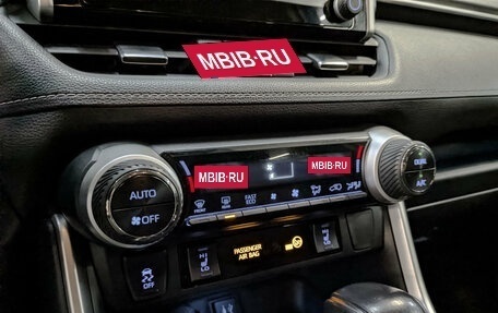 Toyota RAV4, 2020 год, 3 250 000 рублей, 21 фотография