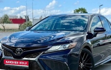 Toyota Camry, 2021 год, 1 975 000 рублей, 6 фотография