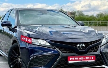 Toyota Camry, 2021 год, 1 975 000 рублей, 2 фотография