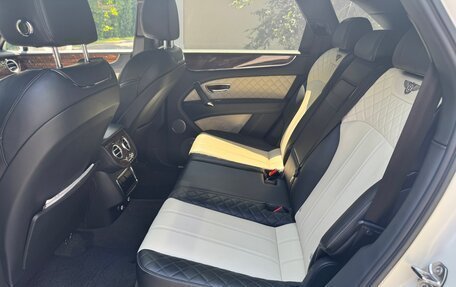 Bentley Bentayga I, 2017 год, 10 500 000 рублей, 8 фотография