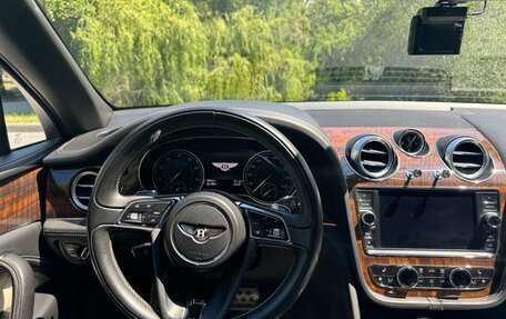 Bentley Bentayga I, 2017 год, 10 500 000 рублей, 7 фотография
