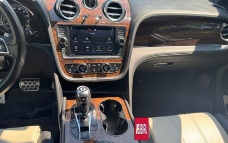 Bentley Bentayga I, 2017 год, 10 500 000 рублей, 12 фотография