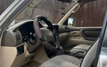 Toyota Land Cruiser 100 рестайлинг 2, 2000 год, 1 500 000 рублей, 9 фотография