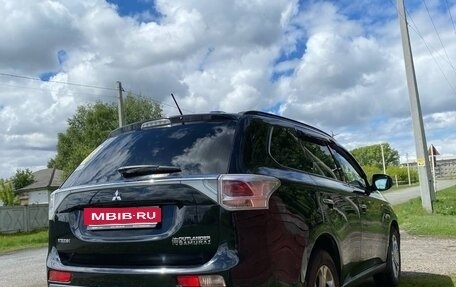 Mitsubishi Outlander III рестайлинг 3, 2013 год, 1 849 000 рублей, 4 фотография