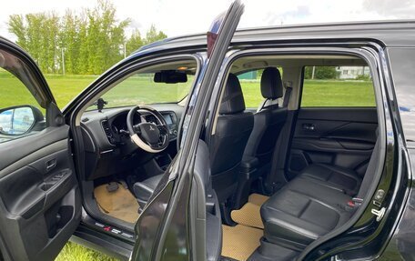 Mitsubishi Outlander III рестайлинг 3, 2013 год, 1 849 000 рублей, 10 фотография