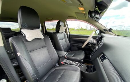 Mitsubishi Outlander III рестайлинг 3, 2013 год, 1 849 000 рублей, 16 фотография