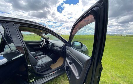 Mitsubishi Outlander III рестайлинг 3, 2013 год, 1 849 000 рублей, 11 фотография