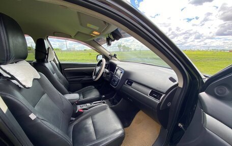 Mitsubishi Outlander III рестайлинг 3, 2013 год, 1 849 000 рублей, 12 фотография