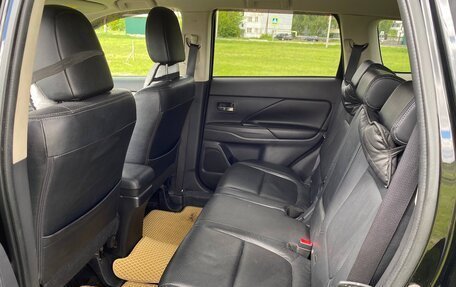 Mitsubishi Outlander III рестайлинг 3, 2013 год, 1 849 000 рублей, 15 фотография