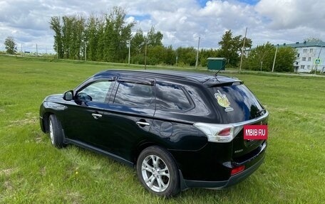 Mitsubishi Outlander III рестайлинг 3, 2013 год, 1 849 000 рублей, 6 фотография