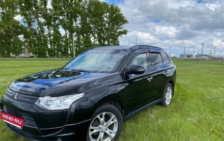 Mitsubishi Outlander III рестайлинг 3, 2013 год, 1 849 000 рублей, 2 фотография