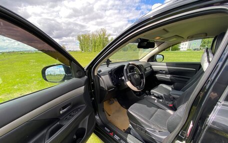 Mitsubishi Outlander III рестайлинг 3, 2013 год, 1 849 000 рублей, 23 фотография