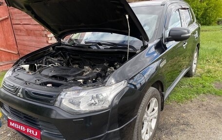 Mitsubishi Outlander III рестайлинг 3, 2013 год, 1 849 000 рублей, 29 фотография