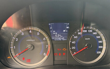 Hyundai Solaris II рестайлинг, 2012 год, 700 000 рублей, 12 фотография