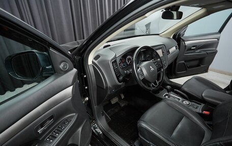 Mitsubishi Outlander III рестайлинг 3, 2015 год, 1 649 000 рублей, 9 фотография